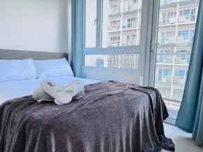 Relaxing Hideaway w Balcony Views at Cool Suites